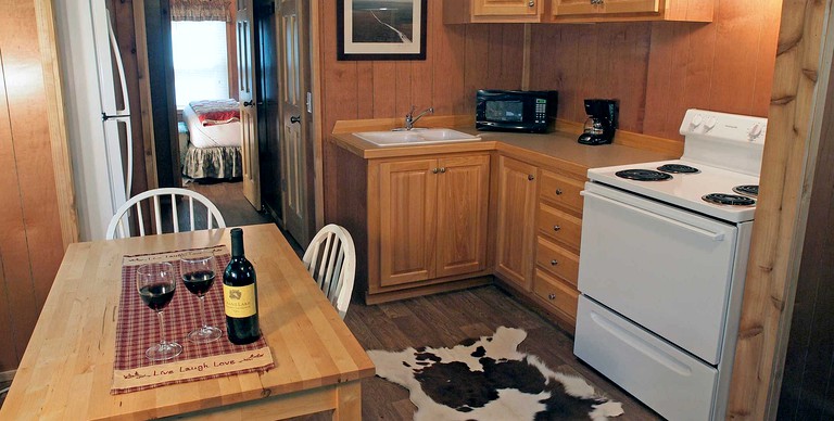 Secluded Cabin Perfect for a Romantic Getaway in Austin County, Texas | Cabins (Cat Spring, Texas, United States of America)
