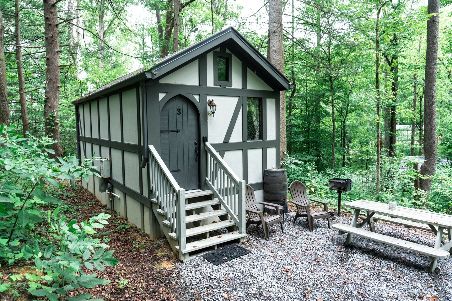 Rustic Charm in Sevierville, Perfect for Tiny House Glamping in Tennessee