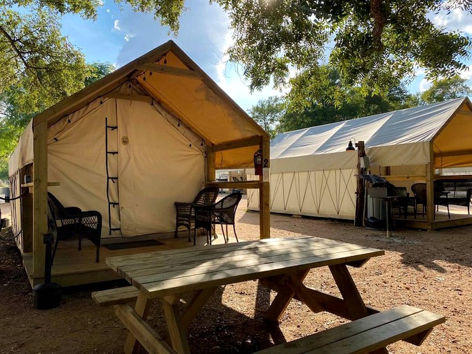 Vacation Rentals (United States of America, Kingsbury, Texas)