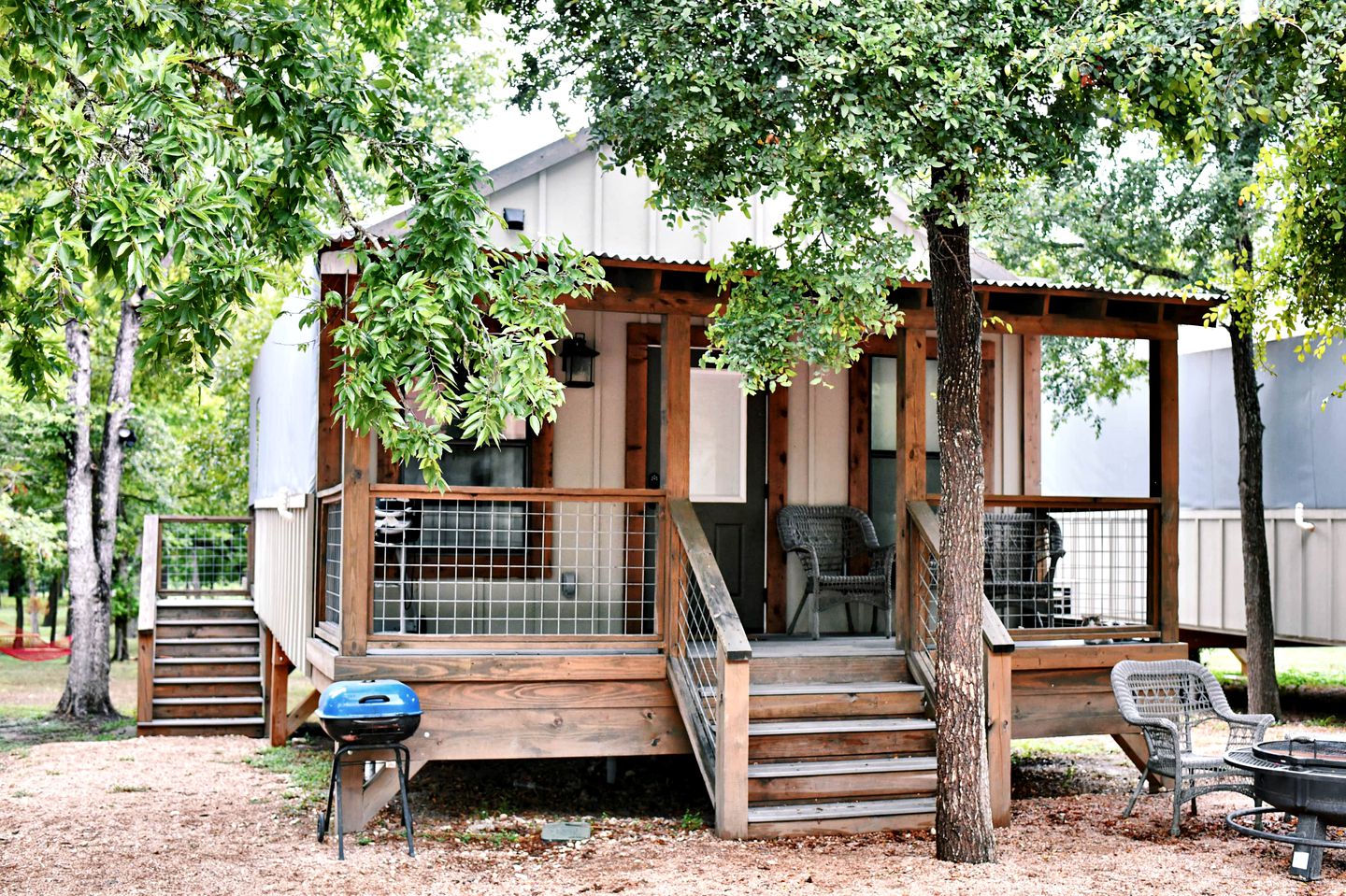 Relaxing Texas Vacation by the Water: Beatiful Tented Cabin on the Geronimo Creek in Seguin