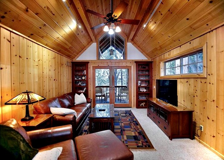 Cabins (Idyllwild, California, United States of America)