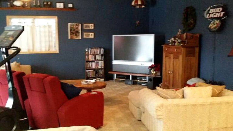 Private Vacation Room Rental for Hiking Getaway to the Sakatah State Trail, Minnesota | Nature Lodges (Morristown, Minnesota, United States of America