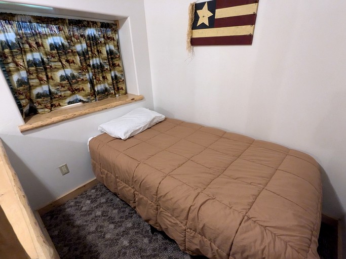 Cozy Vacation Rental Close to Henry's Lake in Fremont County, Idaho | Nature Lodges (Island Park, Idaho, United States of America)