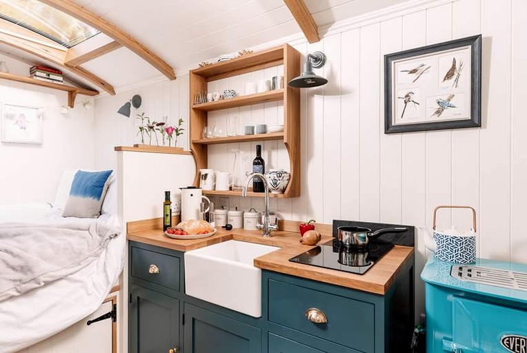 The Holcombe Hut | Huts (Exeter, Devon, United Kingdom)