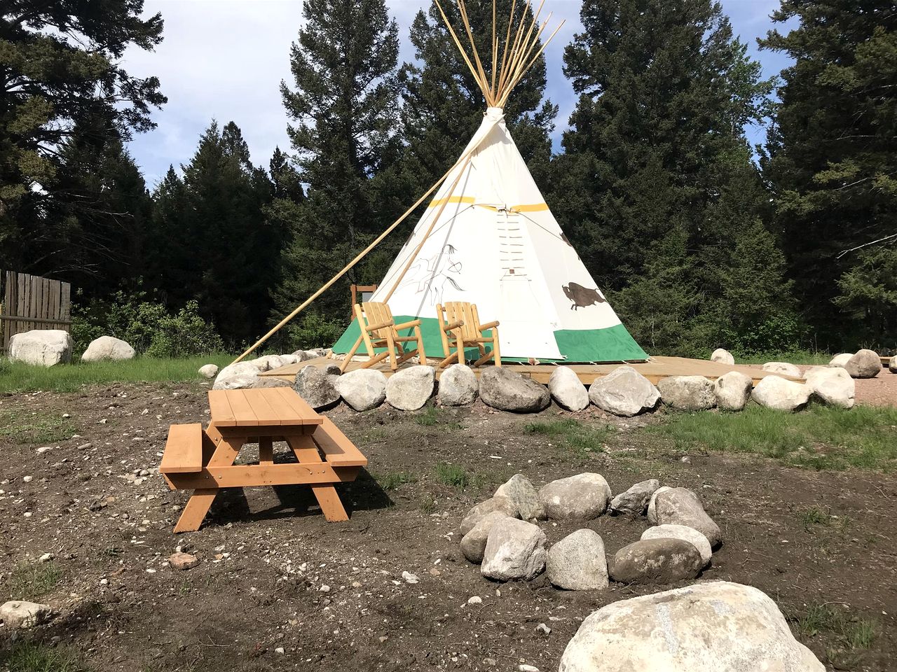 Cozy Tipi with Bunk Bed and Resort Amenities near Hall, Montana