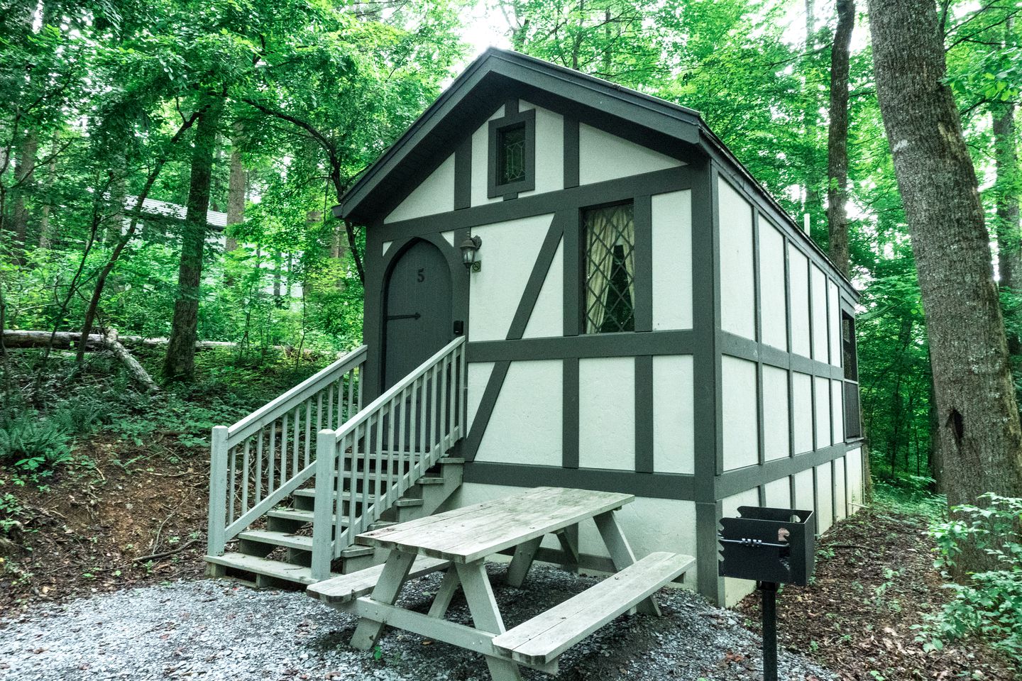 Tennessee Vacation Like No Other in this Tiny House in Sevierville