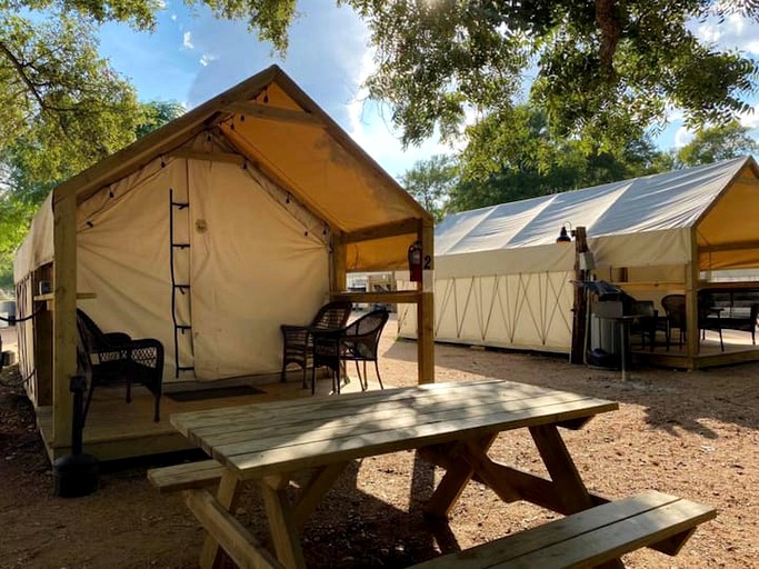 Vacation Rentals (United States of America, Kingsbury, Texas)