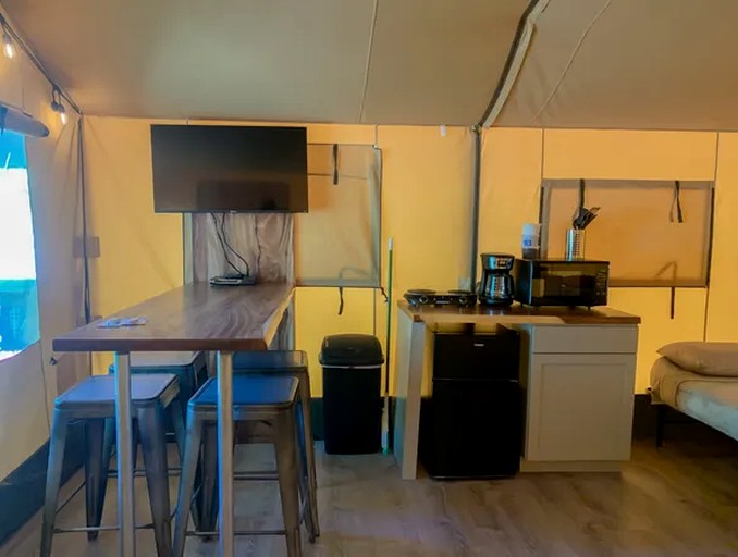 Safari Tents (United States of America, Staples, Texas)