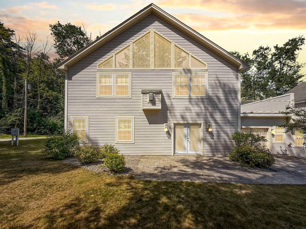 Charming North Conway NH Vacation Rental with Hot Tub, Pool Access & Mountain Views near Downtown