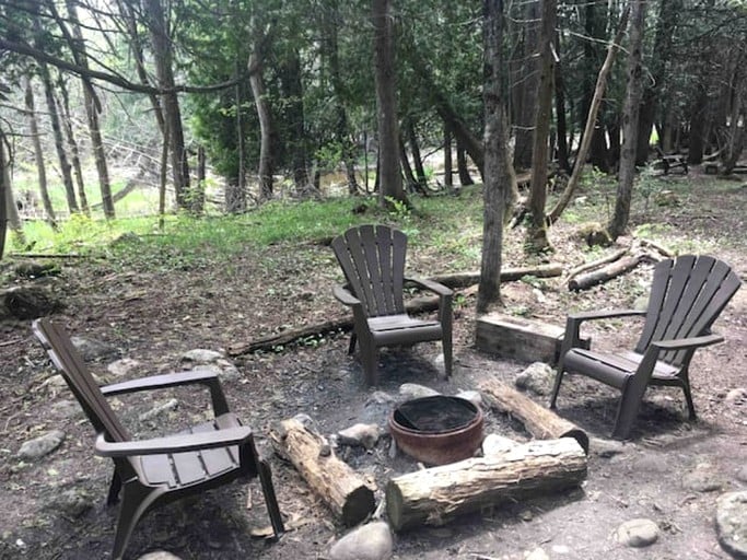 Cabins (Markdale, Ontario, Canada)