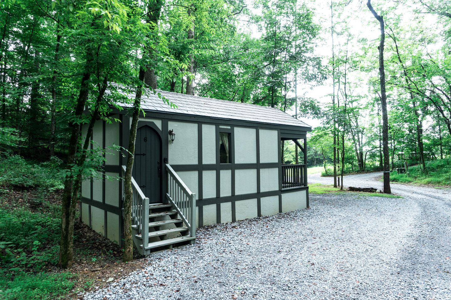 Luxury Tiny House Glamping in Sevierville - Perfect for Romantic Escapes in Tennessee