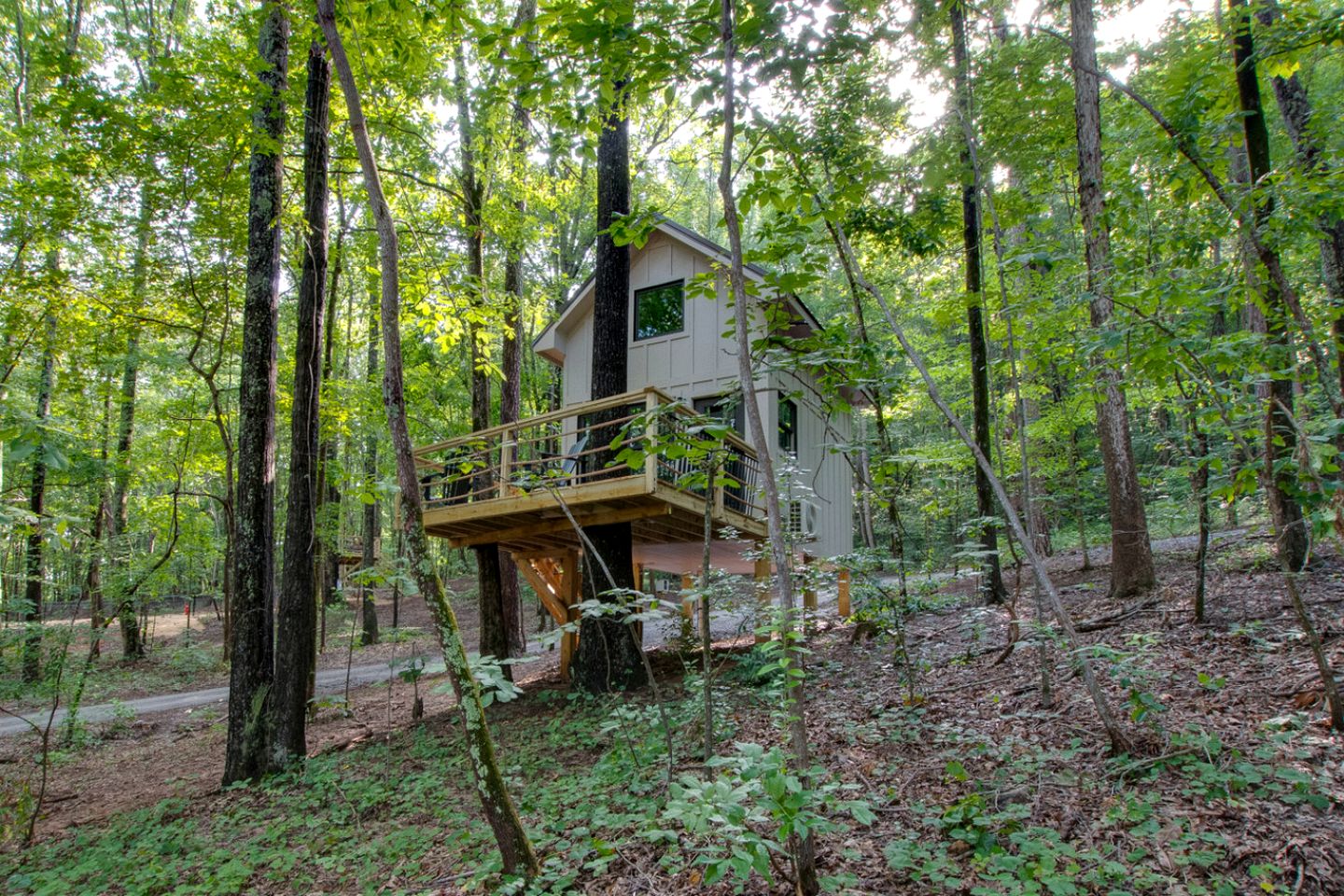 Serene Tree House with Forest Views from the Deck in Alabama