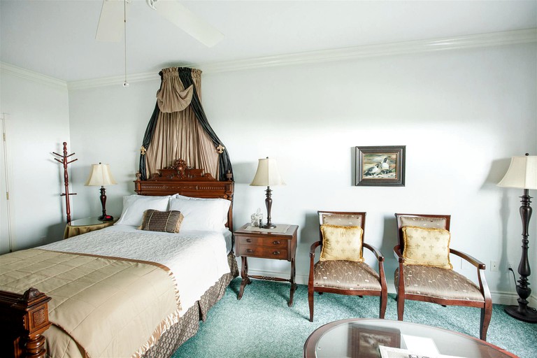 Charming Suite Rental with Ocean View near Port Angeles, Washington | Nature Lodges (Port Angeles, Washington, United States of America)