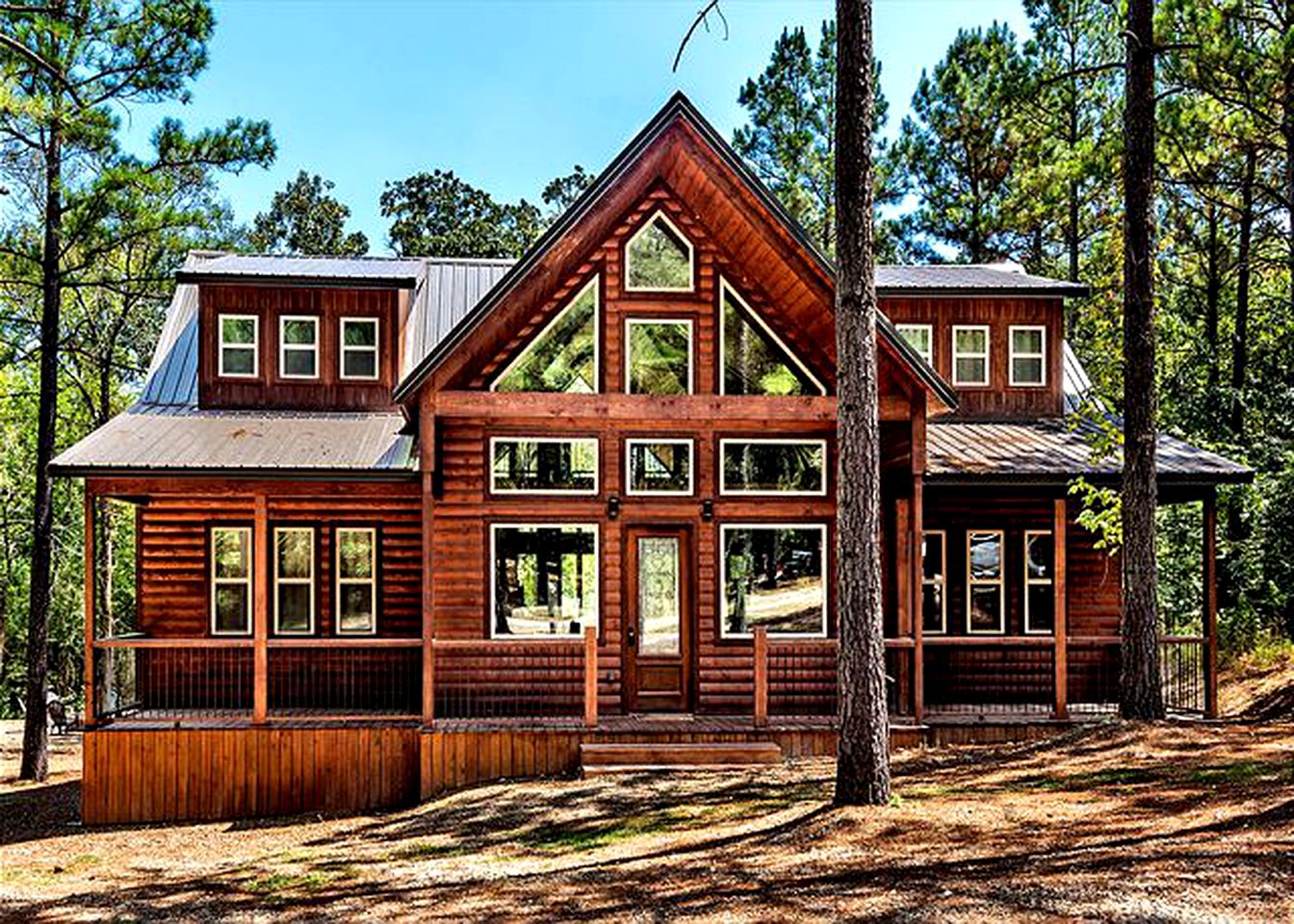 Beautiful Luxurious Cabin with a Hot Tub in Hochatown, Oklahoma - The Ultimate Glamping Destination near Beavers Bend State Park