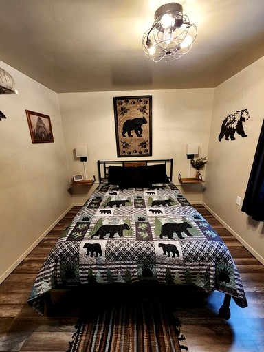 One Bed Cabin Fully Furnished in Seward, Alaska | Cabins (Seward, Alaska, United States of America)