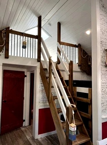 Quaint Loft Cabin with Luminous Spaces in Bayfield, Wisconsin | Cabins (Bayfield, Wisconsin, United States of America)