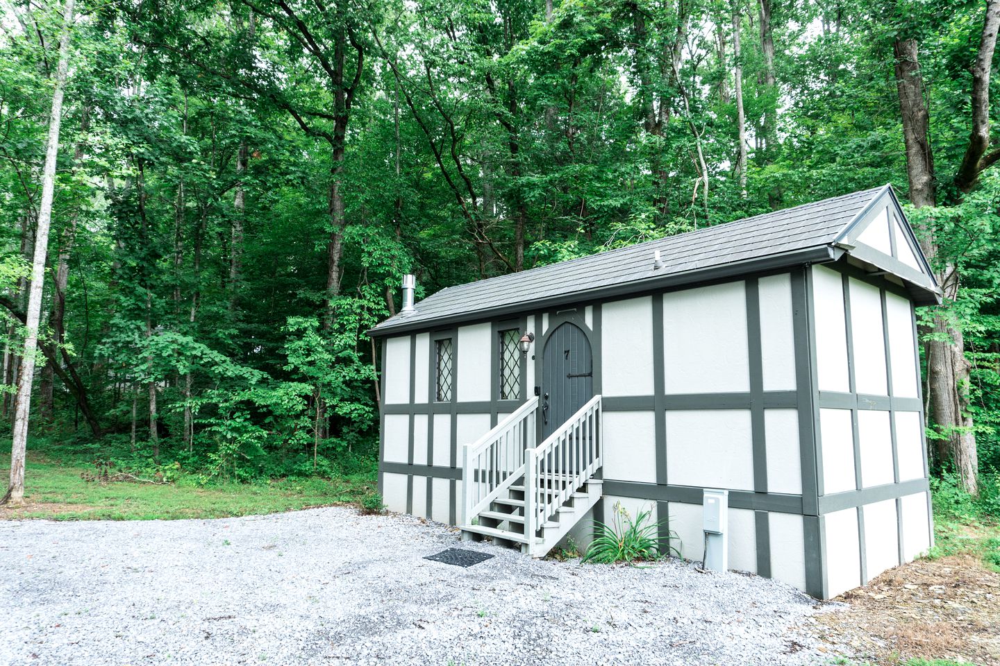 Sevierville Getaway: Tiny House Glamping Delight for Wonderful Escapes to Nature