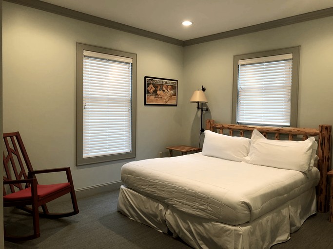 Beautiful Cottage Rental on Lakeside Property in The Berkshires, Massachusetts | Vacation Rentals (Lanesborough, Massachusetts, United States of Ameri