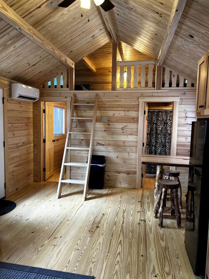 Lakeside Glamping Cabin for a Pet-Friendly Nature Escape near Lake Sebago | Cabins (Naples, Maine, United States of America)