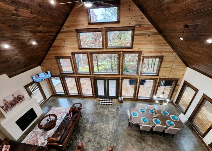 Ouachita Mountains Glamping Getaway: Cozy Pet-Friendly Cabin in Hochatown, Oklahoma, near Broken Bow Lake | Cabins (Hochatown, Oklahoma, United States