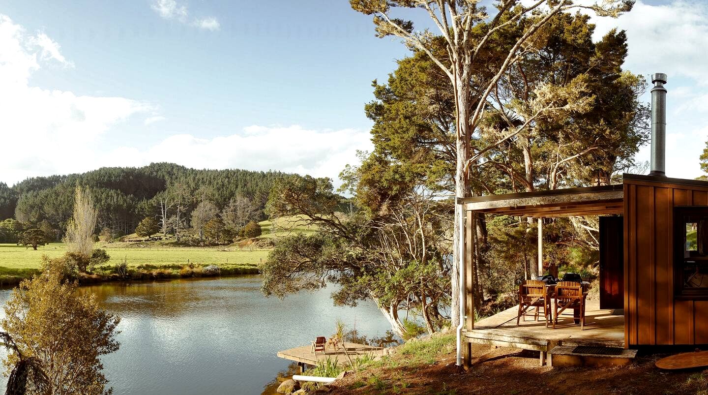 Off-Grid, Waterfront Glamping Cabin with Outdoor Shower and Bathtub, Perfect for a Romantic Escape to Kaeo, New Zealand | Cabins (Kerikeri, North Isla