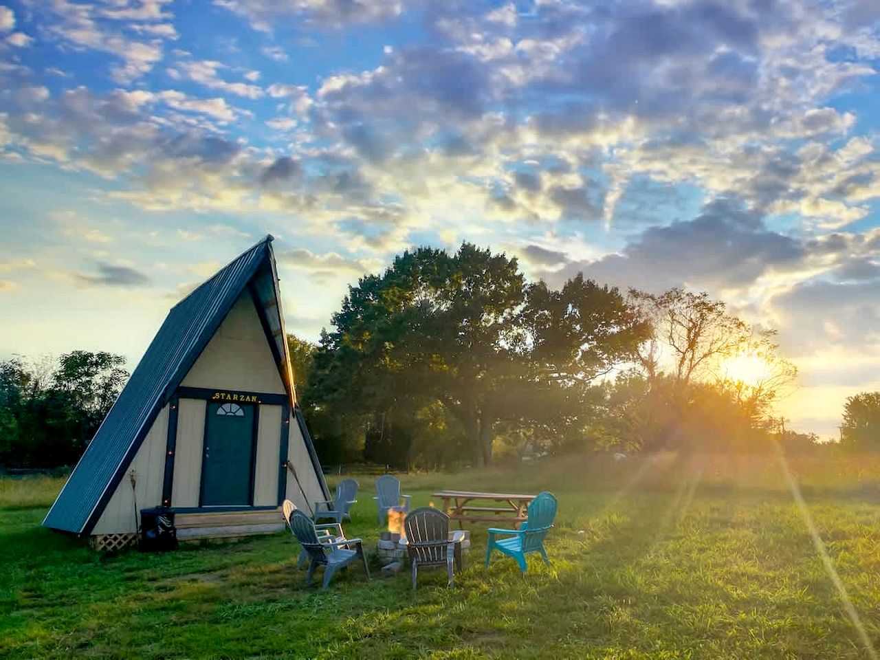 Spacious Cabin Retreat in Gallatin, Tennessee – Pet-Friendly Stay with Fire Pit & Country Breakfast Near Nashville