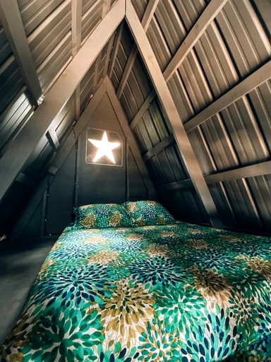 A-Frames (United States of America, Lebanon, Tennessee)