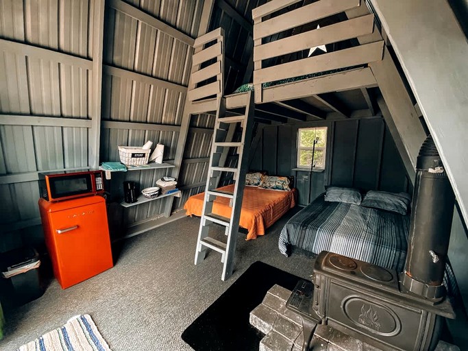 A-Frames (United States of America, Lebanon, Tennessee)
