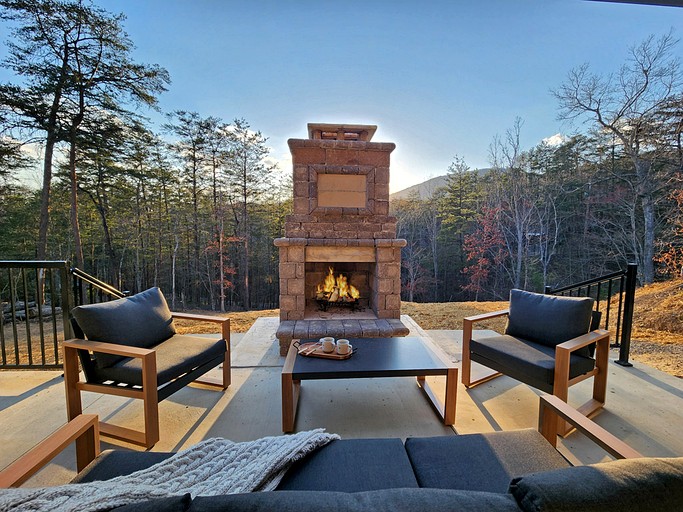 Luxurious Cabin in the Mountains with Game Room in Sevierville, Tennessee