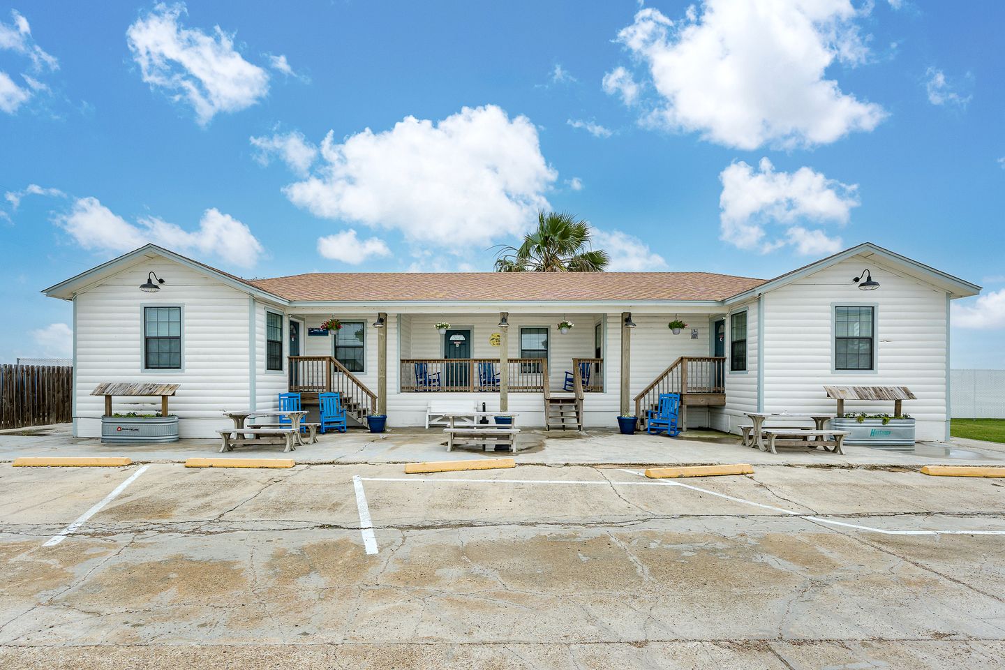 Equipped Cabin Perfect for Small Groups or Families in Rockport, Texas
