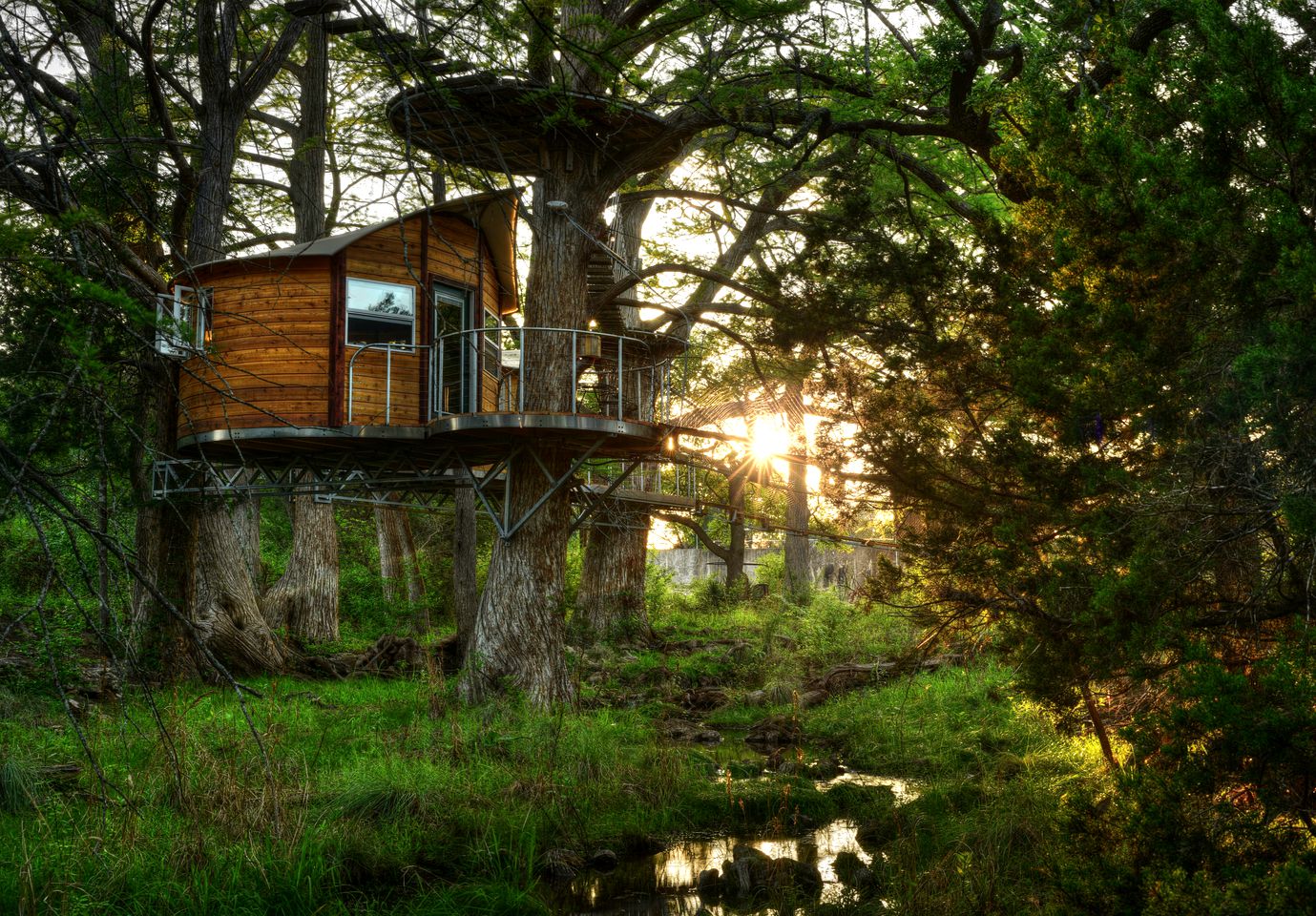 Romantic Getaways in Fully-Equipped Tree House Rental in Spicewood, Texas