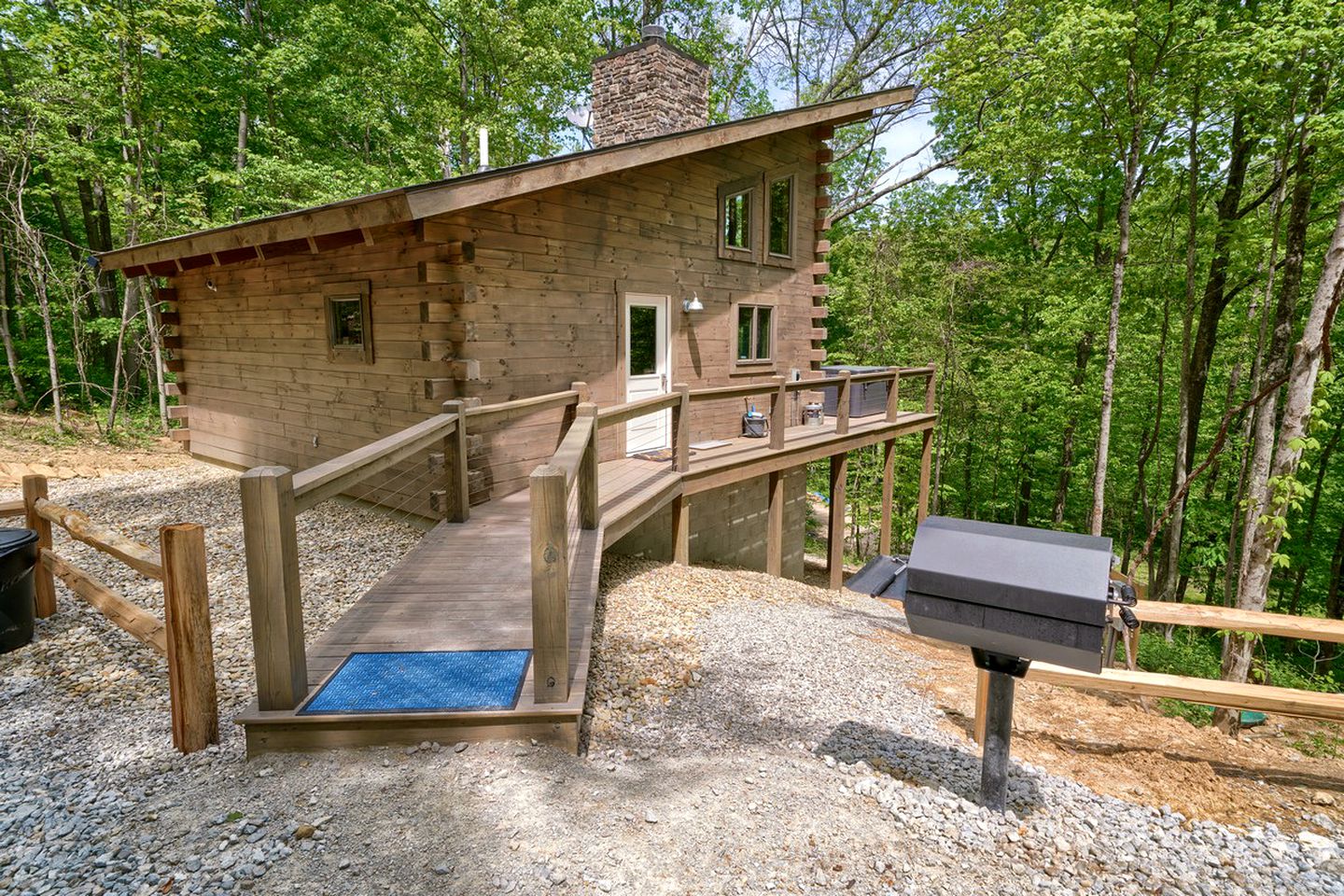 Glamping Escapes for Two in this Stunning Log Cabin in Logan, Ohio