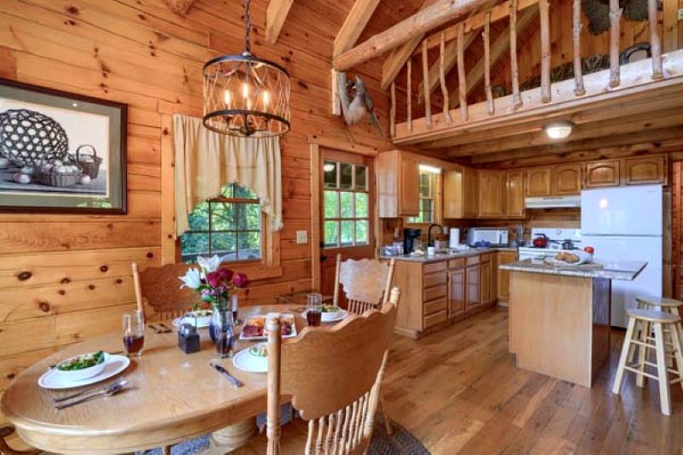 Log Cabins (United States of America, Logan, Ohio)