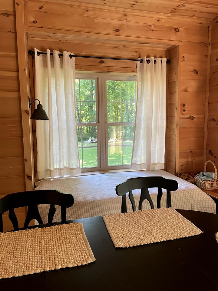 Pristine and Cozy Cabin Rental Overlooking Pond near Rochester, New York