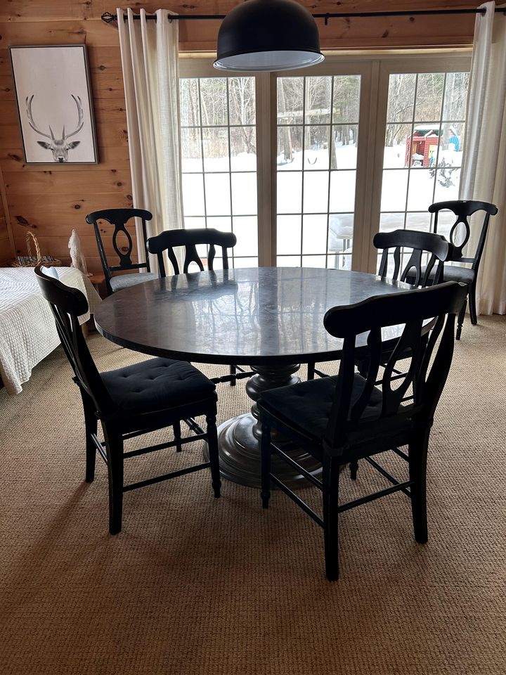 Pristine and Cozy Cabin Rental Overlooking Pond near Rochester, New York
