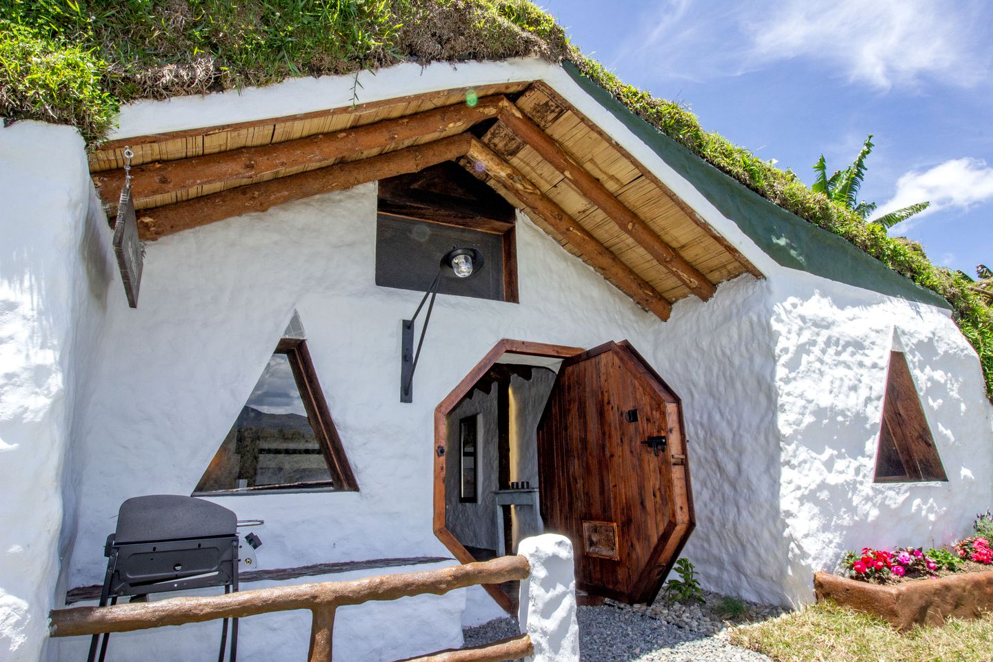 Stunning Hobbit House Perfect for a Romantic Escape in Colombia