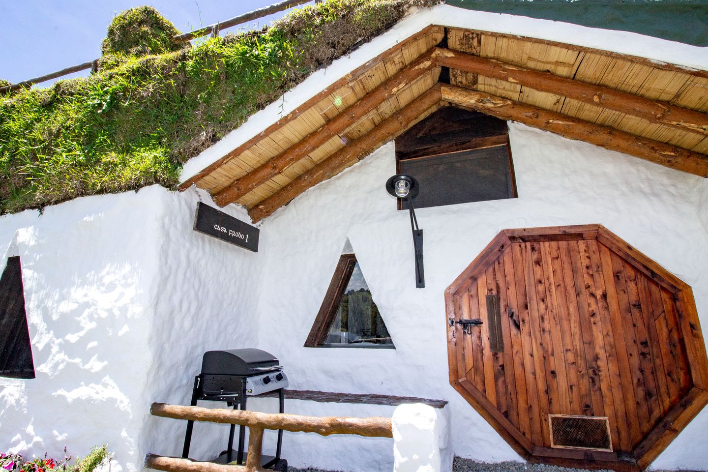 Incredible Hobbit House Ideal for a Special Getaway in Colombia