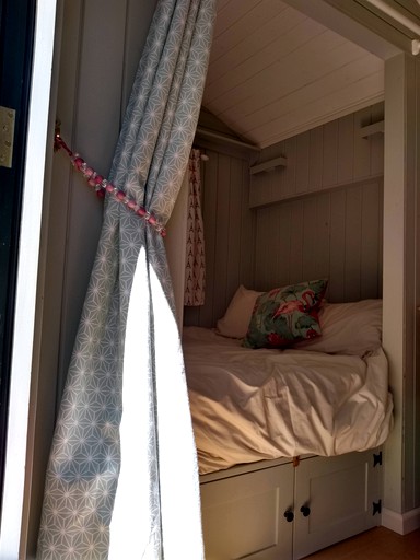 Huts (France, Busserolles, Dordogne)
