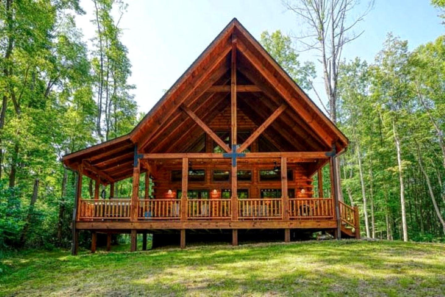 Glorious Getaways to Nature in this Fully-Equipped Cabin in Logan, OH