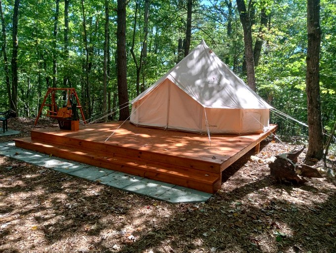 Yurts (United States of America, Mount Solon, Virginia)