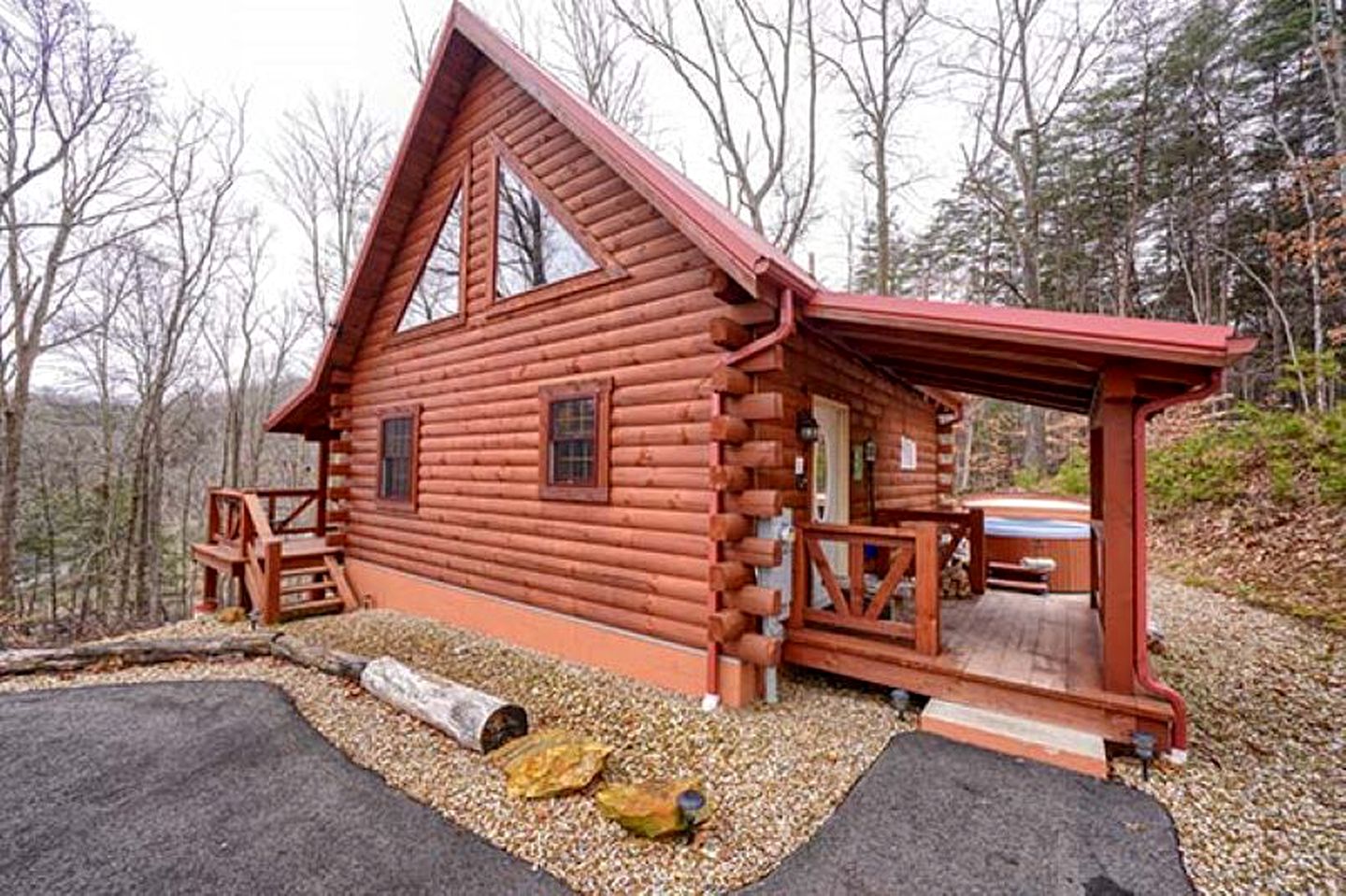 Rustic Log Cabin Escape in Logan, Ohio, with Hot Tub and Infrared Sauna