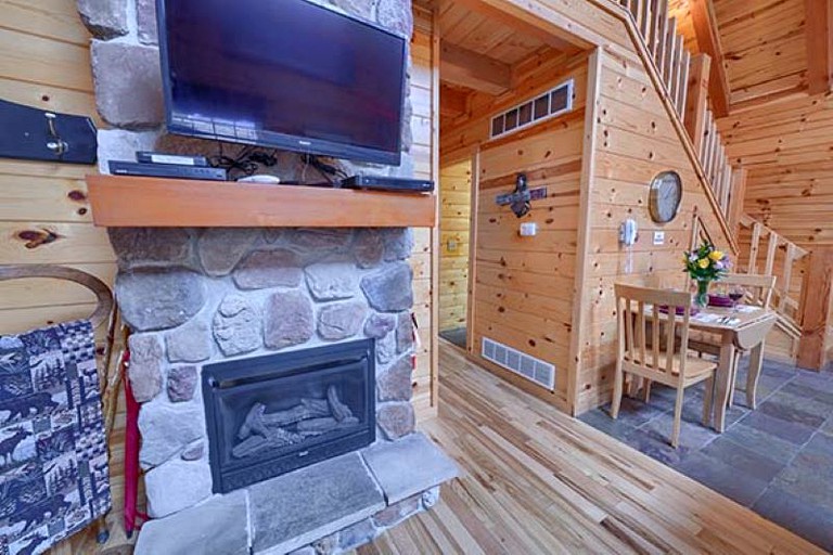 Cabins (United States of America, Logan, Ohio)