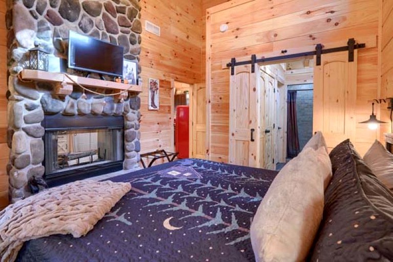 Cabins (United States of America, Logan, Ohio)