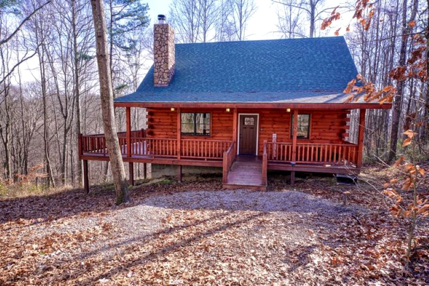 Family-Friendly Getaways to this Rustic Log Cabin in Logan, Ohio