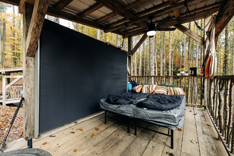 Huts (United States of America, Purlear, North Carolina)