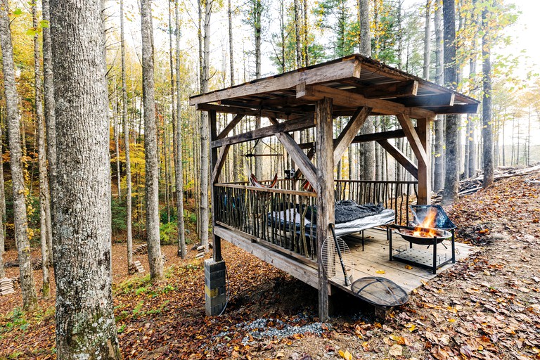 Huts (United States of America, Purlear, North Carolina)