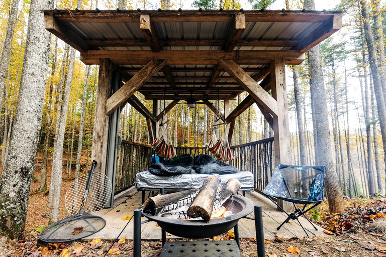 Huts (United States of America, Purlear, North Carolina)