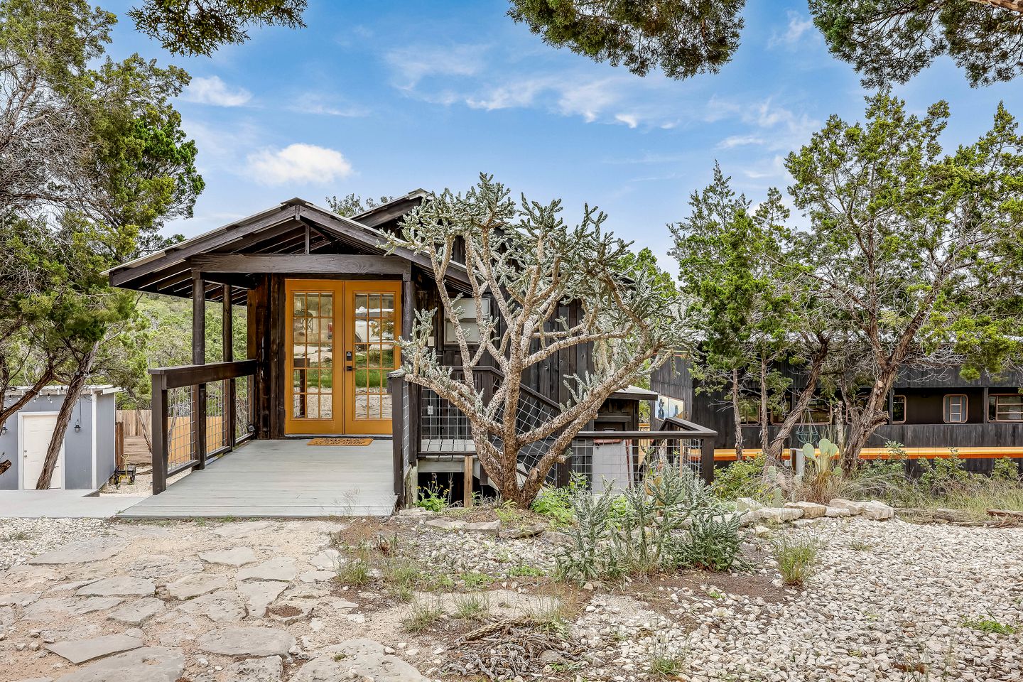 Outstanding Modern Cabin with Spectacular Outdoor and Indoor Areas in Texas