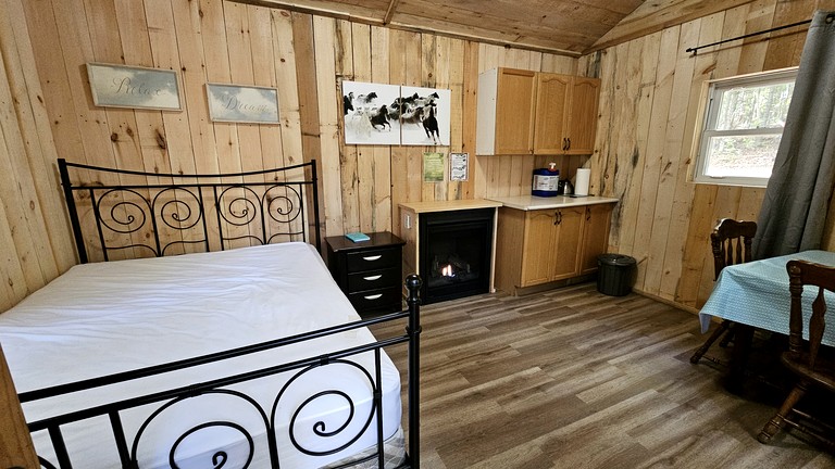 Cabins (Canada, South River, Ontario)