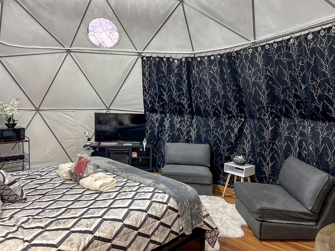 Domes (United States of America, Hartford, Tennessee)